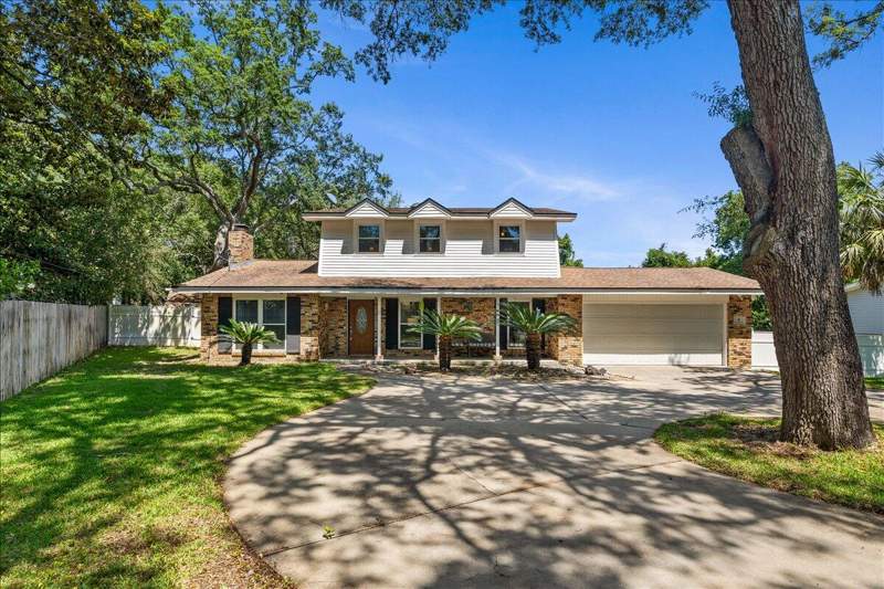 4 bedroom Detached Single Family at 6 Krivik Court, Marnan S/D, Fort Walton Beach — photo 2