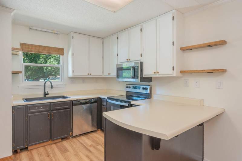 2 bedroom Townhouse at 112 Skinner Circle #A, Plantation Manor, Fort Walton Beach — photo 5