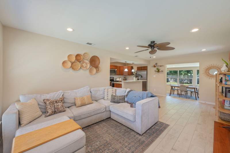 3 bedroom Detached Single Family at 357 NE Kepner Drive, Elliotts Point 4th Addn, Fort Walton Beach — photo 2