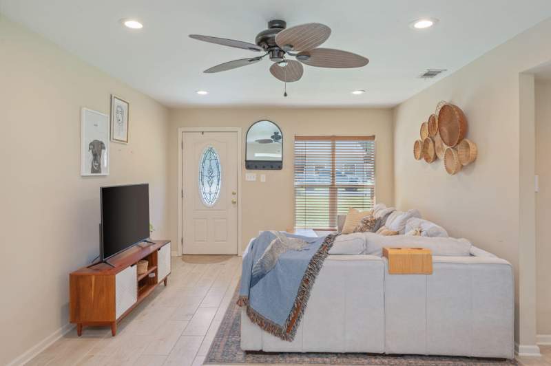 3 bedroom Detached Single Family at 357 NE Kepner Drive, Elliotts Point 4th Addn, Fort Walton Beach — photo 3