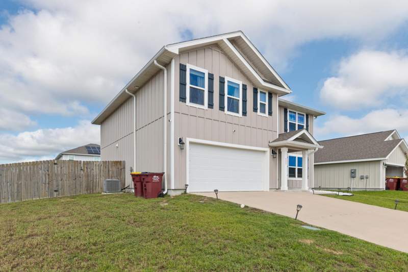 5 bedroom Detached Single Family at 420 Scarborough Street, Shoal River S/D, Crestview — photo 4
