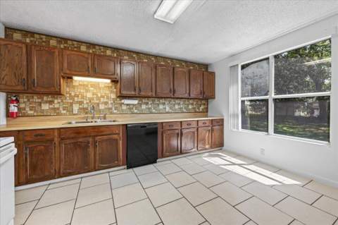 222 NW Moriarty Street, Fort Walton Beach FL - photo 16 of 41