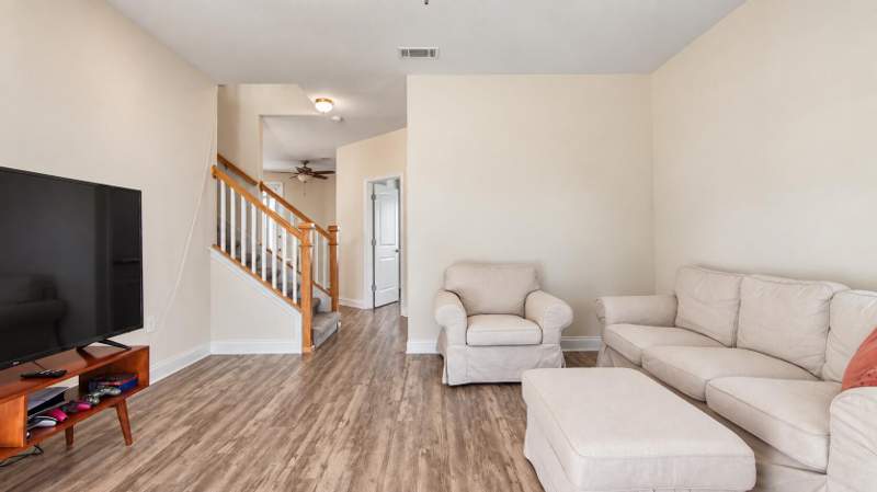 4 bedroom Detached Single Family at 22 Sawyer Court, The Canopies, Freeport — photo 5
