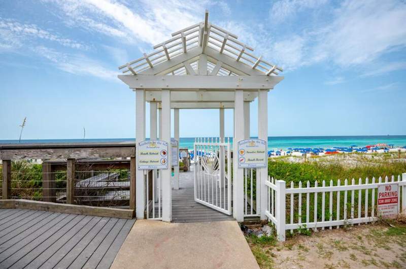 3 bedroom Detached Single Family at 27 Cottage Row, Cottage Retreat, Miramar Beach — photo 3