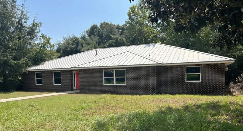 4 bedroom Detached Single Family at 18 Hickory Avenue, Poquito Bayou, Shalimar — photo 2