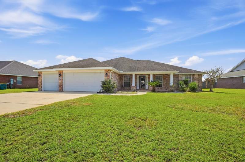 4 bedroom Detached Single Family at 6212 Lapis Lane, Brownstone Manor, Crestview — photo 2