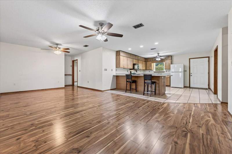 4 bedroom Detached Single Family at 4568 Yellow Bluff Road, Crestview, Crestview — photo 5