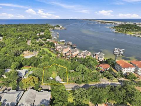 237 SE Brooks Street, Fort Walton Beach FL - photo 6 of 40