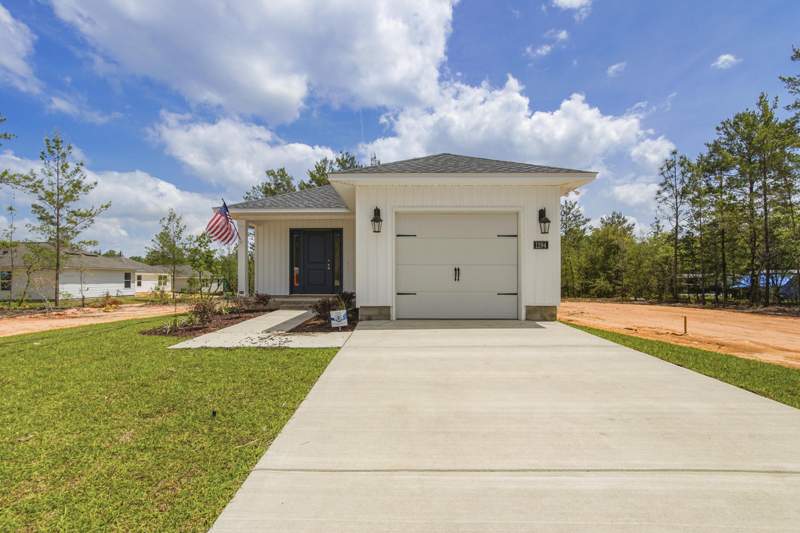 3 bedroom Detached Single Family at 1294 Girl Scout Road, Country Club Manor East, DeFuniak Springs — photo 2
