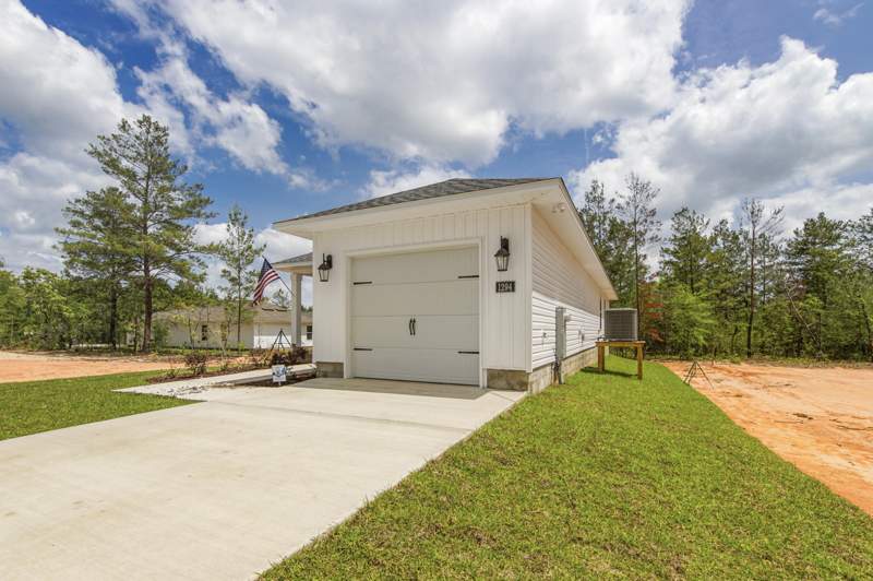 3 bedroom Detached Single Family at 1294 Girl Scout Road, Country Club Manor East, DeFuniak Springs — photo 3