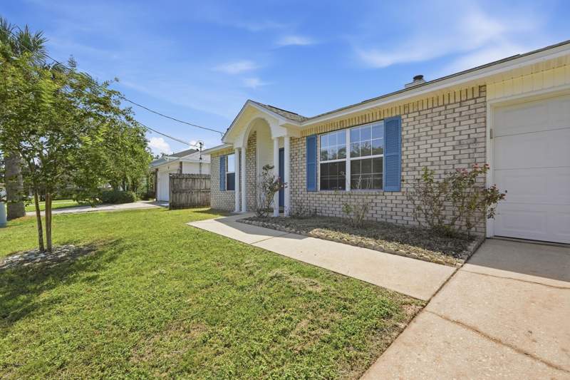 3 bedroom Detached Single Family at 83 Stowe Road, Victoria Park, Mary Esther — photo 3