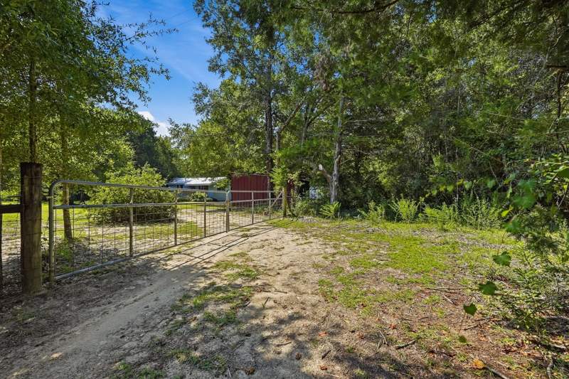 2 bedroom Detached Single Family at 2098 S County Highway 183, Metes & Bounds, DeFuniak Springs — photo 3