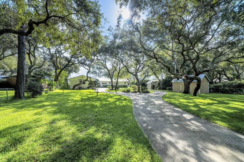 4 bedroom Detached Single Family at 45 Poquito Road, Poquito Bayou, Shalimar — photo 2
