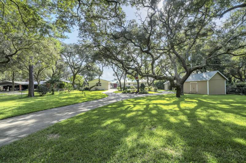 4 bedroom Detached Single Family at 45 Poquito Road, Poquito Bayou, Shalimar — photo 3