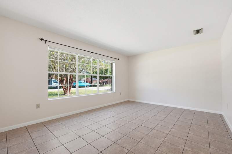 3 bedroom Detached Single Family at 33 James Drive, Longwood S/D 3rd Addn, Shalimar — photo 5