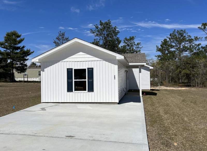 3 bedroom Detached Single Family at 299 E Laurel Lane, Oakwood Hills Unit 1, DeFuniak Springs — photo 2