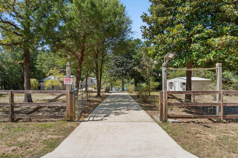 3 bedroom Detached Single Family at 5322 Clint Mason Road, Metes & Bounds, Crestview — photo 3