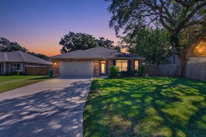 3 bedroom Detached Single Family at 803 Fairview Drive, Fairview Heights, Fort Walton Beach — photo 2