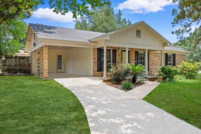 3 bedroom Detached Single Family at 101 NE Oregon Drive #NE, Bayshore Park 1, Fort Walton Beach — photo 2