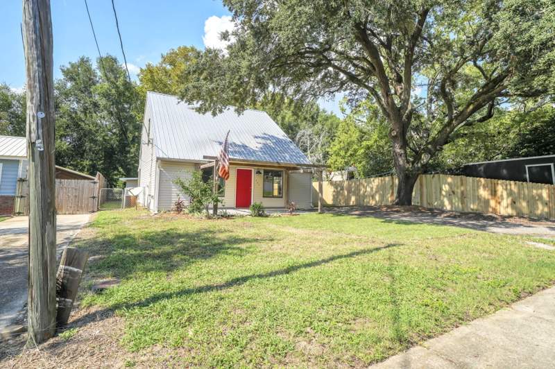 3 bedroom Detached Single Family at 617 2nd Street, Kellys Addn To Destin, Destin — photo 2