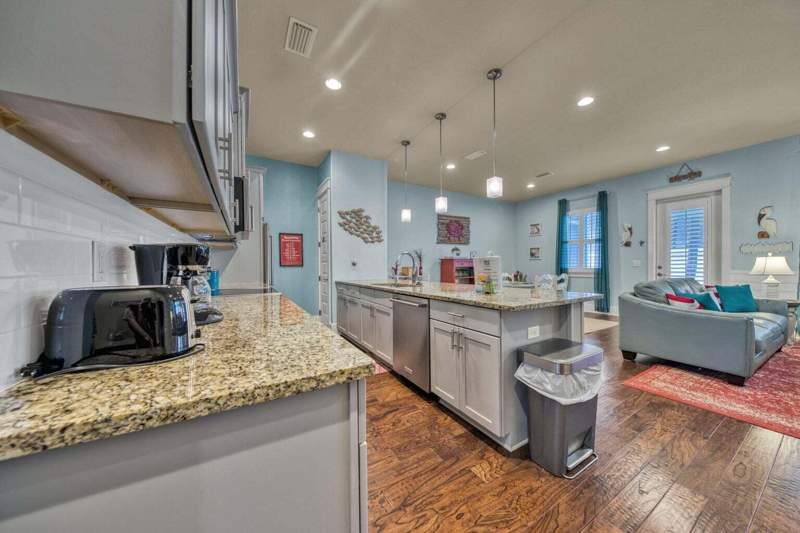 4 bedroom Detached Single Family at 58 Mobile Street, Frangista Beach, Miramar Beach — photo 3