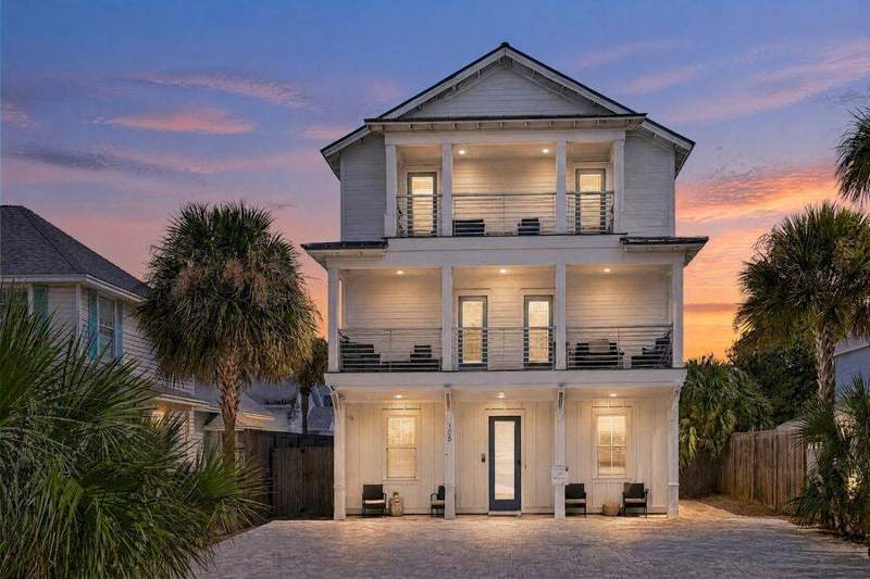 8 bedroom Detached Single Family at 105 Mark Street, Crystal Beach, Destin — photo 2