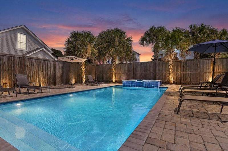 8 bedroom Detached Single Family at 105 Mark Street, Crystal Beach, Destin — photo 3