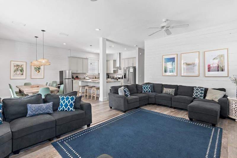 8 bedroom Detached Single Family at 105 Mark Street, Crystal Beach, Destin — photo 4
