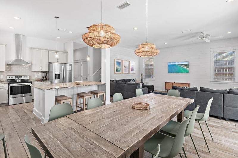 8 bedroom Detached Single Family at 105 Mark Street, Crystal Beach, Destin — photo 5