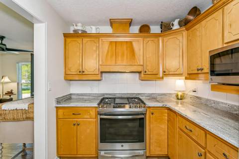 340 NW Holmes Boulevard, Fort Walton Beach FL - photo 18 of 40
