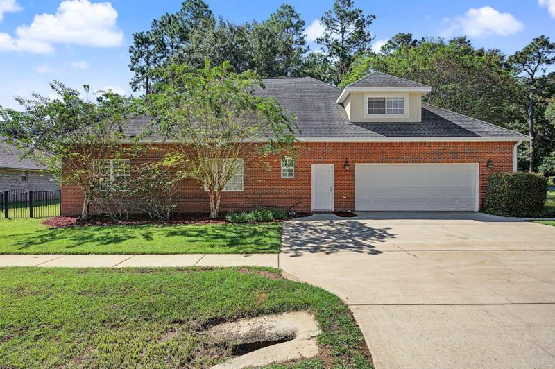 4 bedroom Detached Single Family at 5833 Hunting Meadows Drive, Silver Oaks Ph 1, Crestview — photo 4