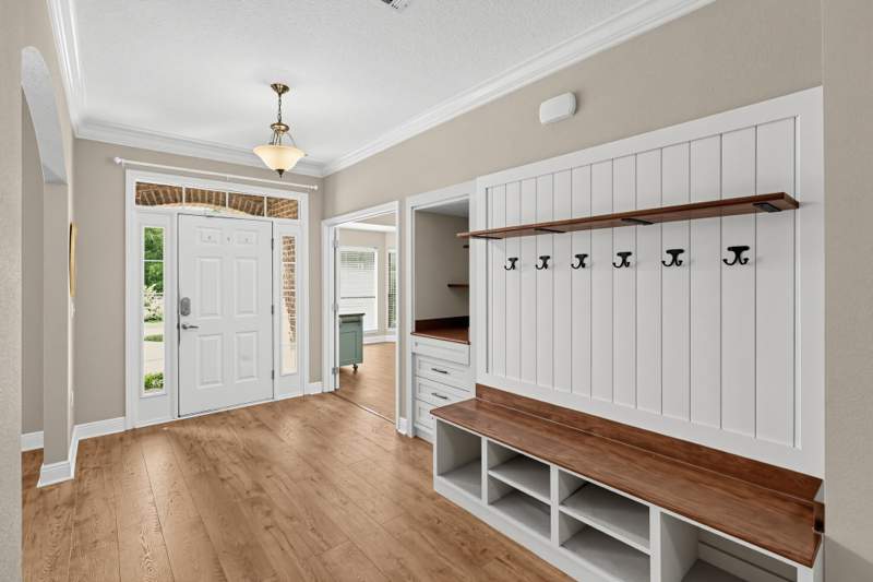 4 bedroom Detached Single Family at 639 Red Fern Road, Fox Valley Ph 3-A, Crestview — photo 5