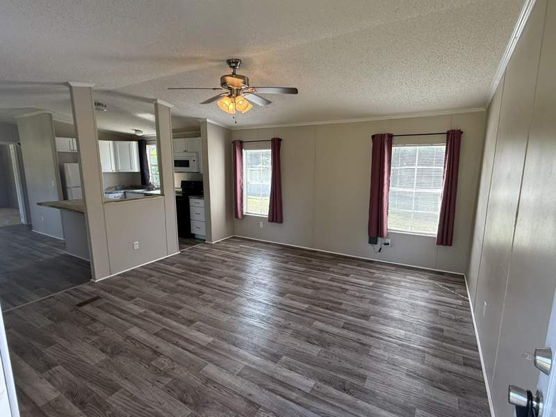 3 bedroom Mobile Home at 1150 Reeves Road, Metes & Bounds, Baker — photo 4