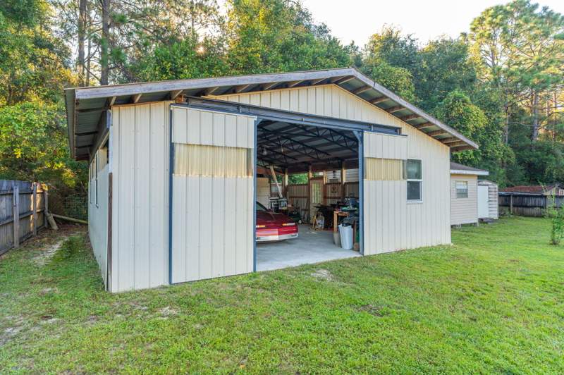 3 bedroom Detached Single Family at 671 Ridge Lake Road, Crestview Suburb, Crestview — photo 5