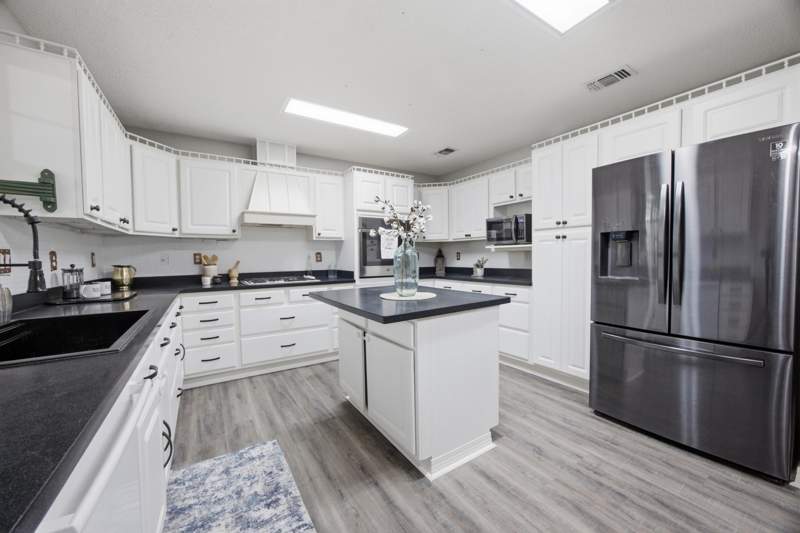 3 bedroom Detached Single Family at 111 Arapaho Trail, Indian Trails Ph 1, Crestview — photo 2