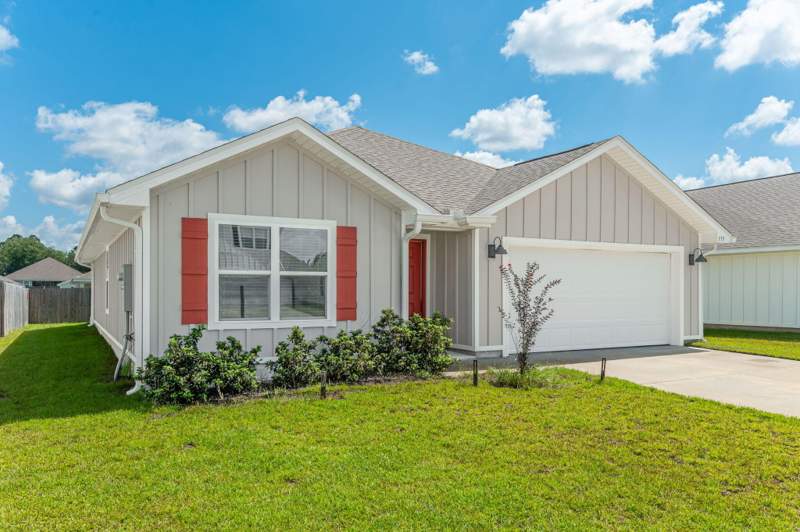 4 bedroom Detached Single Family at 335 Flounder Street, Shoal River Landing, Crestview — photo 2