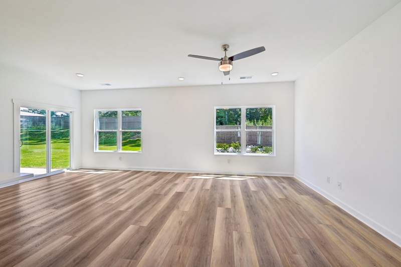 4 bedroom Detached Single Family at 530 Arrowwood Boulevard, Owl'S Head, Freeport — photo 4