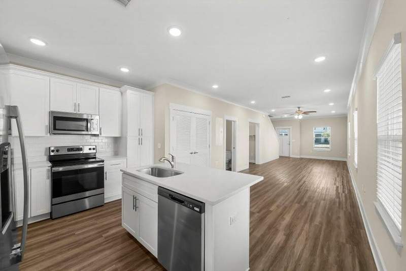 3 bedroom Townhouse at 359 N Sand Palm Road #Horizon Unit, Verandas At Freeport, Freeport — photo 2