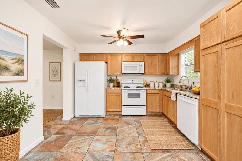 2 bedroom Townhouse at 1090 5th Avenue, Green Arbor T/H, Shalimar — photo 3