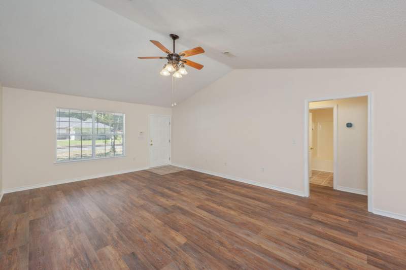 3 bedroom Detached Single Family at 4804 Acorn Drive, Golden Oaks, Crestview — photo 3
