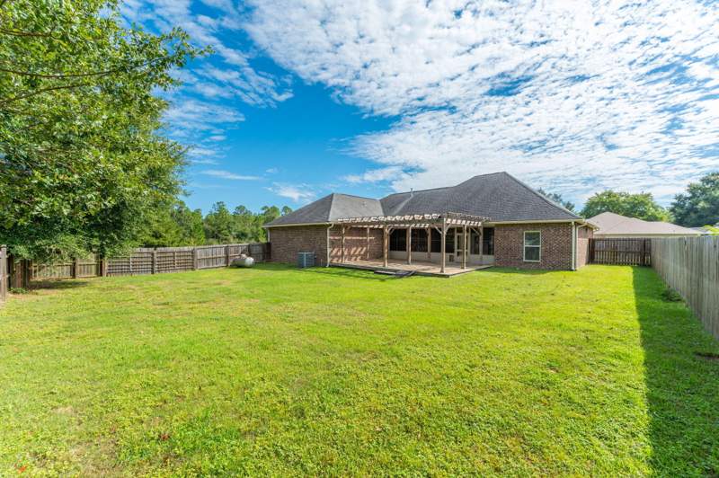 3 bedroom Detached Single Family at 6450 Amanda Court, Lake Arthur Est Ph I, Crestview — photo 2