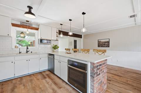 233 NW Pleasant Street, Fort Walton Beach FL - photo 17 of 57