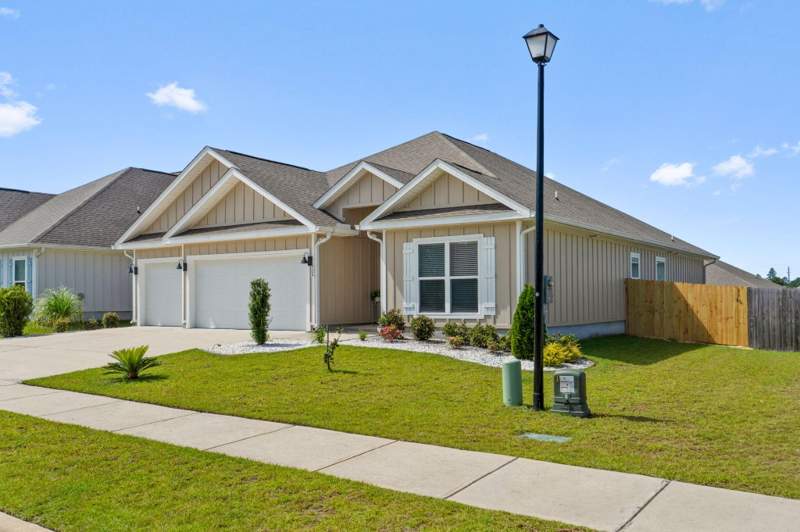 4 bedroom Detached Single Family at 504 Mary Lou Way, Shoal River S/D, Crestview — photo 4