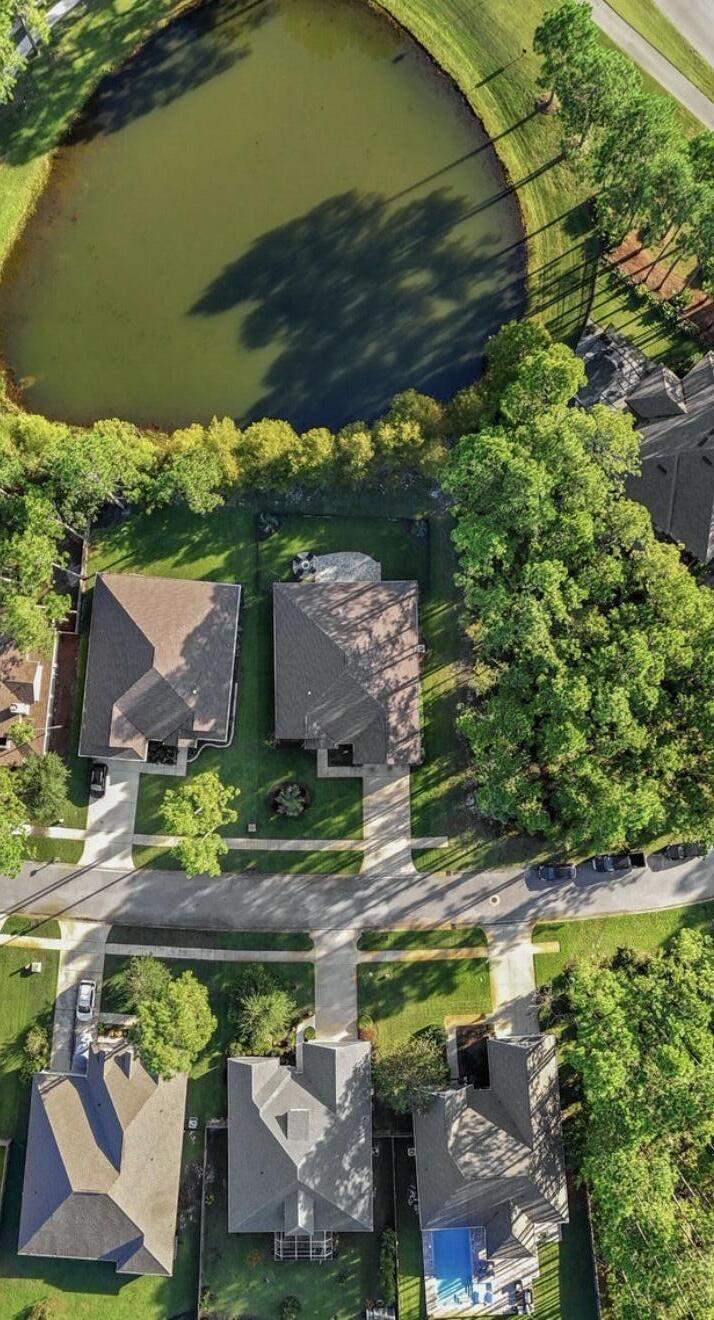 4 bedroom Detached Single Family at 37 Melody Lane, Hammock Bay, Freeport — photo 2