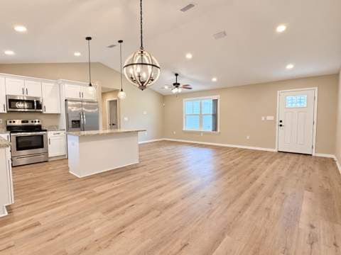 1154 Oakwood Lakes Boulevard, DeFuniak Springs FL - photo 13 of 55