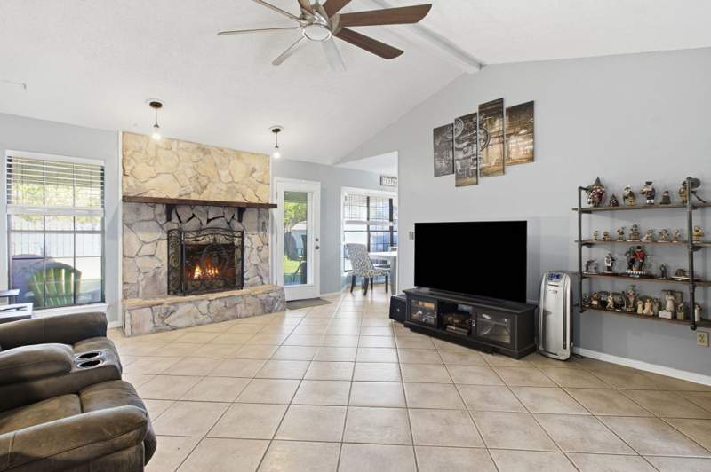 3 bedroom Detached Single Family at 11 Tanglewood Circle, Tanglewood S/D 2nd Addn, Fort Walton Beach — photo 3