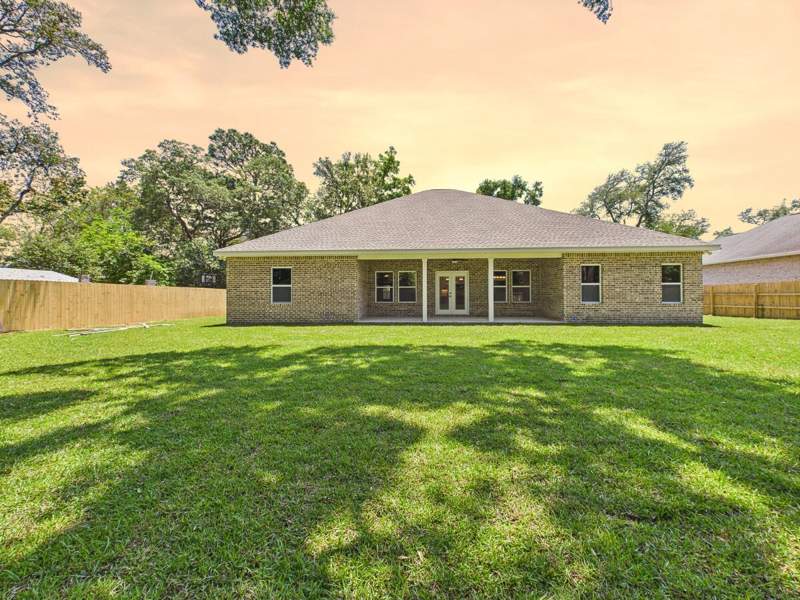 5 bedroom Detached Single Family at 1513 Hickory Street, Seminole 1st Addn, Niceville — photo 2