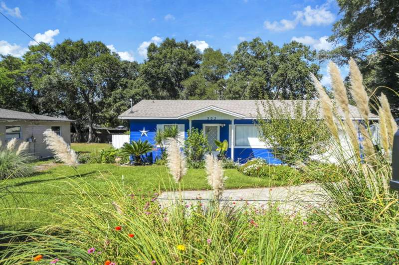 2 bedroom Detached Single Family at 303 N Beal Parkway, Whispering Pines S/D, Fort Walton Beach — photo 2