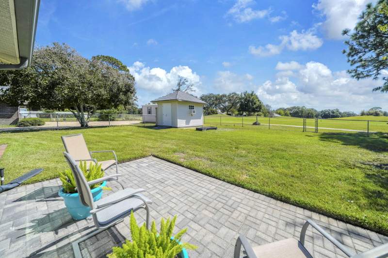 3 bedroom Detached Single Family at 136 Country Club Road, Lake Lorraine Estates 1, Shalimar — photo 4