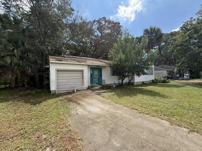 3 bedroom Detached Single Family at 215 NE Highway Avenue, Garniers Beach, Fort Walton Beach — photo 2